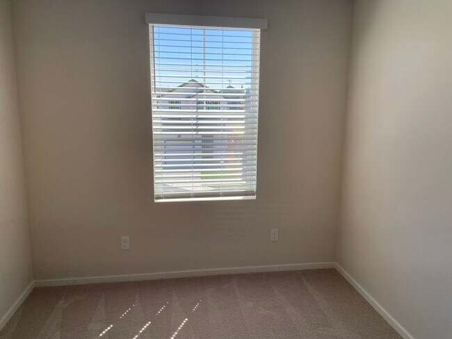 Building Photo - HALF OFF FIRST MONTHS RENT 3 Bed 2.5 Bath ...