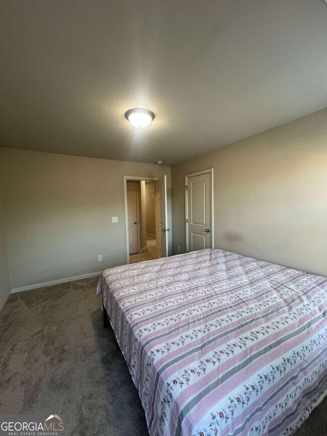 Building Photo - 225 Holdings Dr