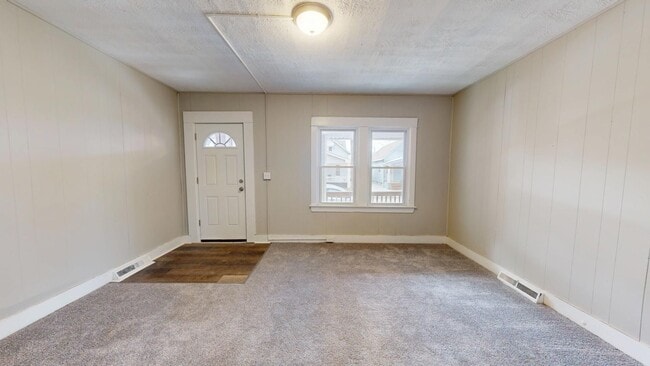 Building Photo - Stockyards Area - 2 Bedrooms - Single Fami...