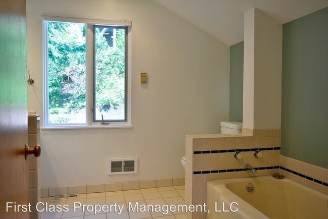 Building Photo - 3 br, 2 bath House - 2730 NW Calumet Terrace