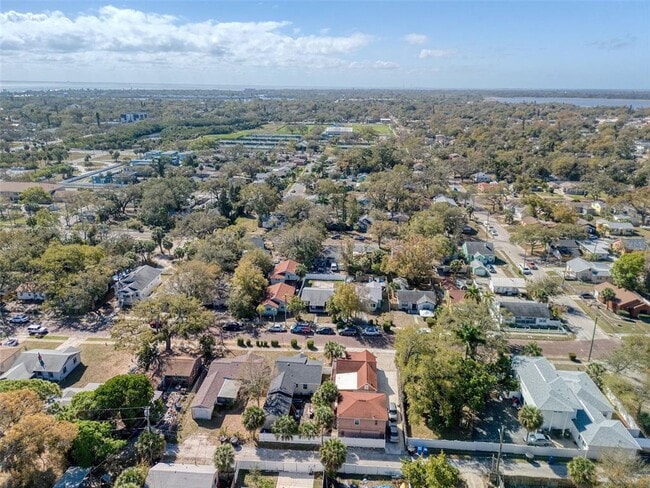 Building Photo - 675 16th Ave S