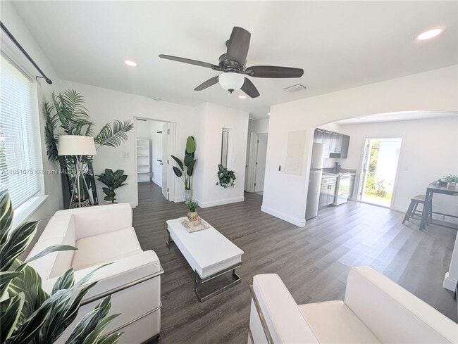 Primary Photo - 1108 N 19th Ave