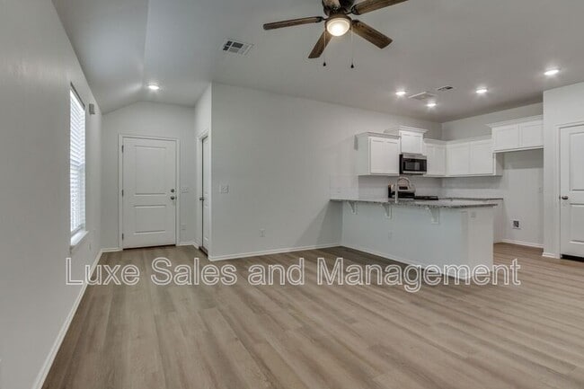 Building Photo - 11603 Mackenzie Wy