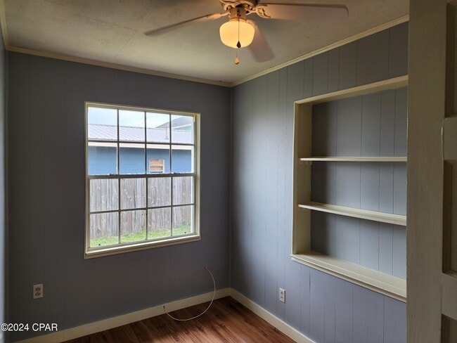 Building Photo - 205 1st St