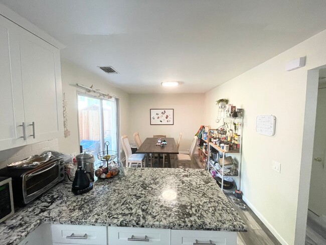 Building Photo - Remodeled Large 4 Bedroom 2 Bath Condo  in...