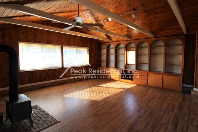 Building Photo - Charming 3bd/2ba Foothill Farms Home With 2 Car Garage!