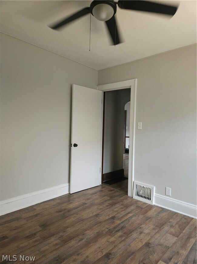 Building Photo - 614 Sanford Ave