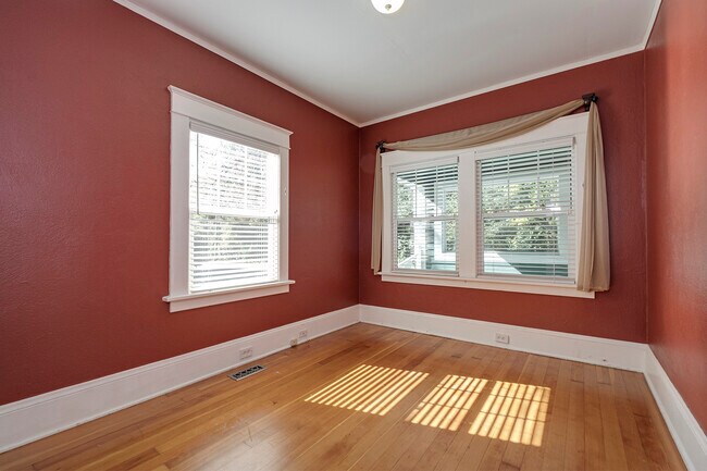 Building Photo - 2330 SW 170th Ave