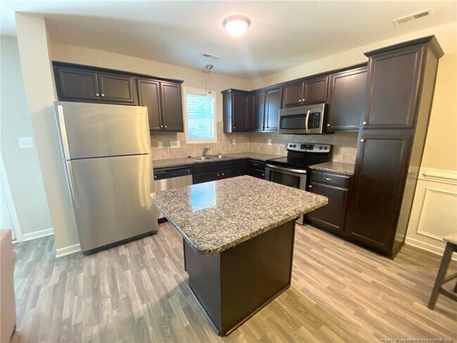 Building Photo - 2652 Middle Br Bnd