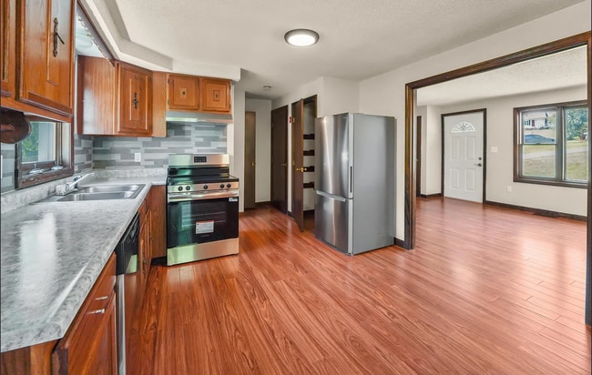 Building Photo - 15 Sunnyside Ln