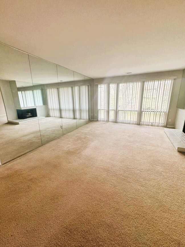 Building Photo - 6979 Pebble Creek Woods Dr