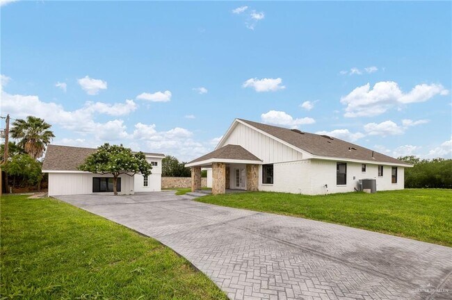 Primary Photo - 12304 Lakeview Dr
