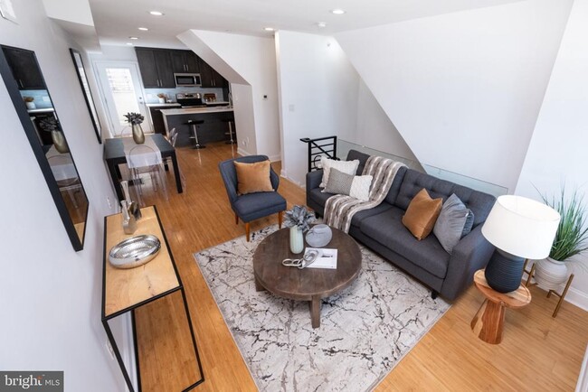 Building Photo - 2102 Berges St