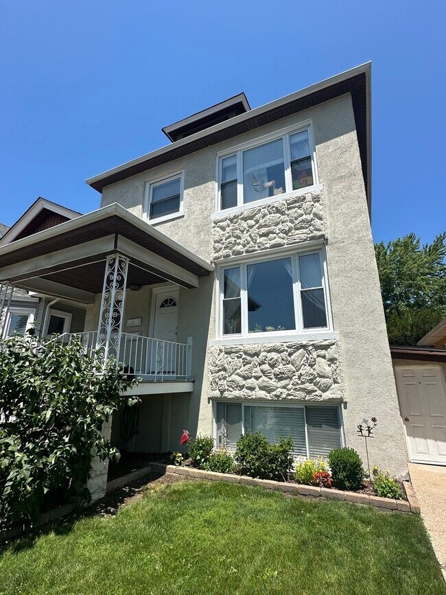 Building Photo - 5110 W Byron St