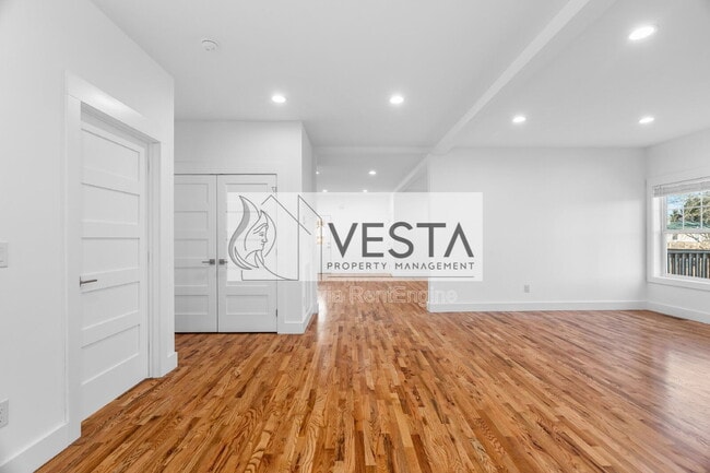 Building Photo - 510 Deaverview Rd