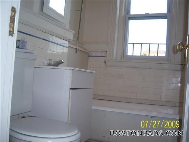 Building Photo - 231-235 Park Dr