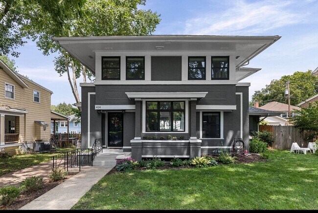 Building Photo - 414 W 61st St