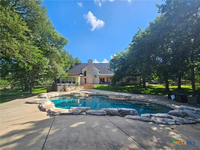 Building Photo - 1060 Great Oaks Dr