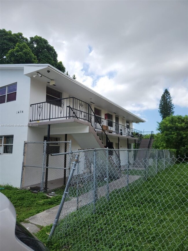 Building Photo - 2 bedroom in Miami FL 33142
