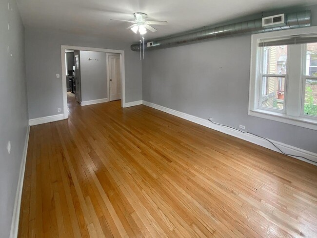 Building Photo - 3018 N Karlov Ave
