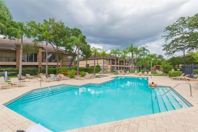 Building Photo - 821 Normandy Trace Rd