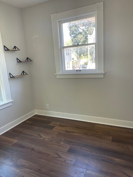 Unit #1 nook/study - 311 N Ingalls St