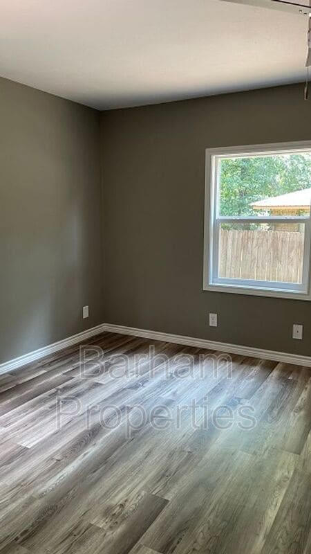 Building Photo - 916 Cason St