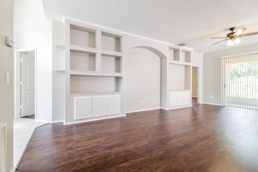 Building Photo - 1136 Cherry Valley Way