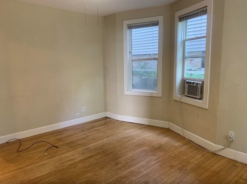 Primary Photo - 1025 E Gorham St