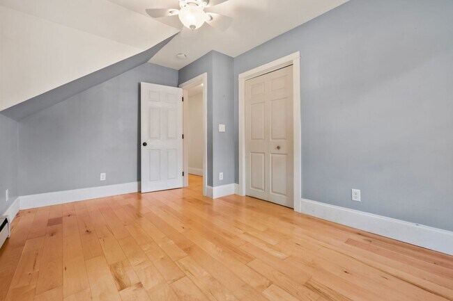 Building Photo - New England Style Farm House for RENT in P...