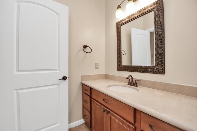 Building Photo - 1611 Lynnview Dr