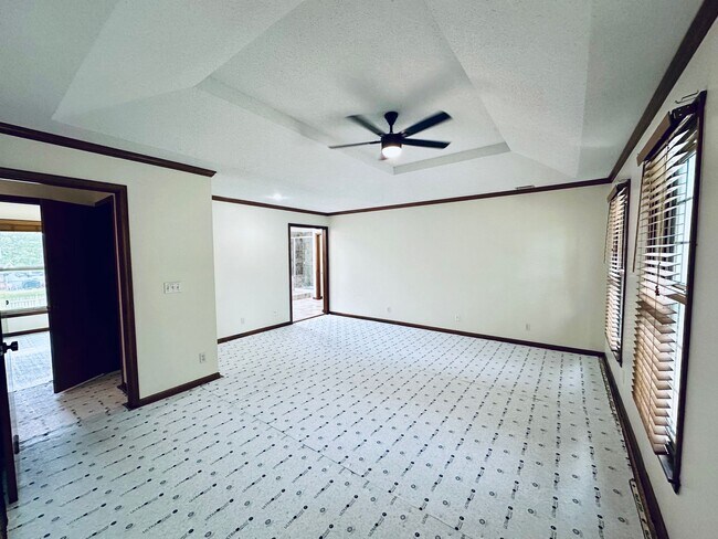 Building Photo - {15031} Charming Two Story Home + Huge, Fenced Yard + Cul de Sac
