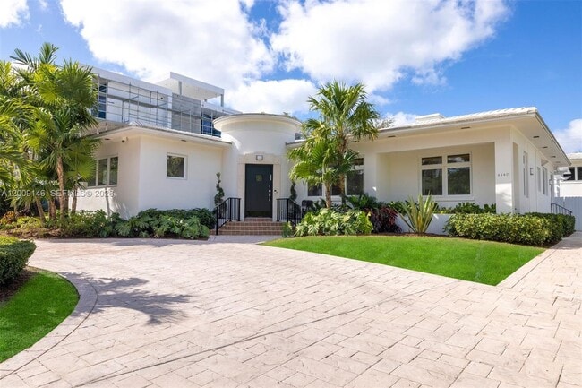 Building Photo - 4340 Pine Tree Dr