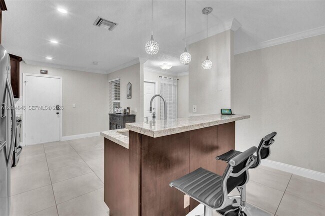 Building Photo - 10112 Royal Palm Blvd