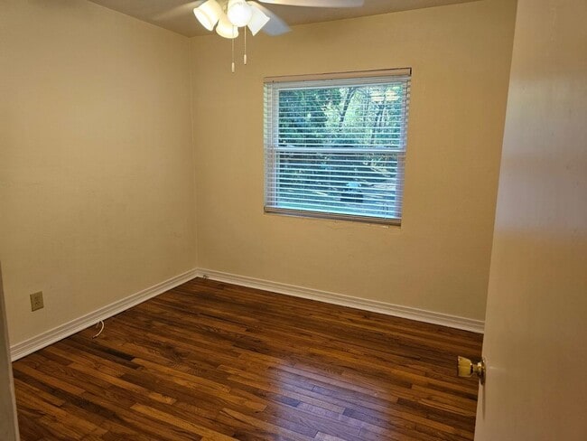 Building Photo - Charming Cottage Near Cascades Park