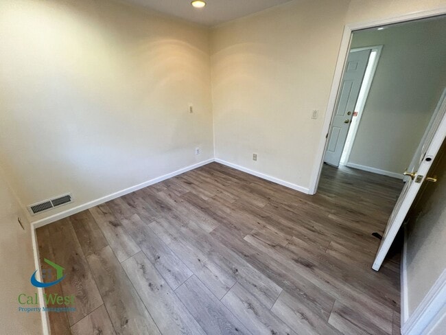 Building Photo - $5800 - Spacious 5 Beds 4 baths with large...
