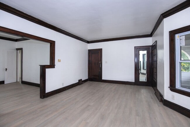 Building Photo - 2119 Lewis Dr