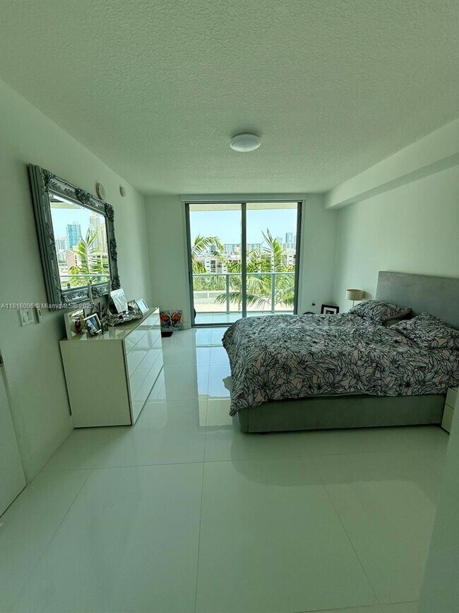 Building Photo - 300 Sunny Isles Blvd