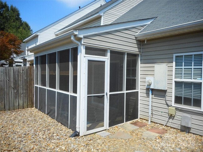 Building Photo - 9710 Elizabeth Townes Ln