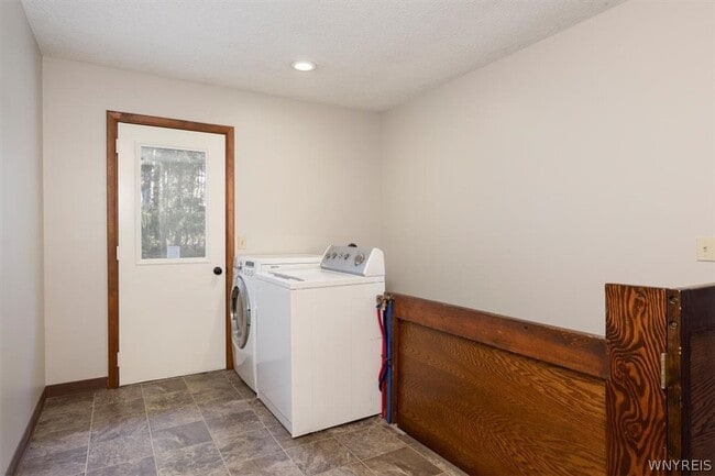 Building Photo - 60 Heiler Dr