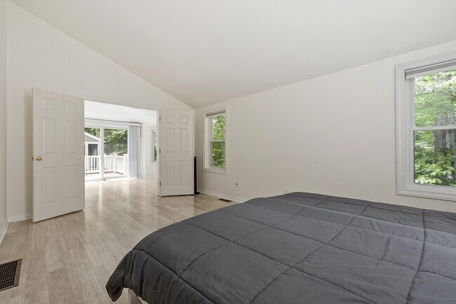 Building Photo - 5 Maple Ridge Dr