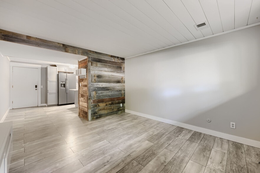 Building Photo - 1606 Cottonwood Dr