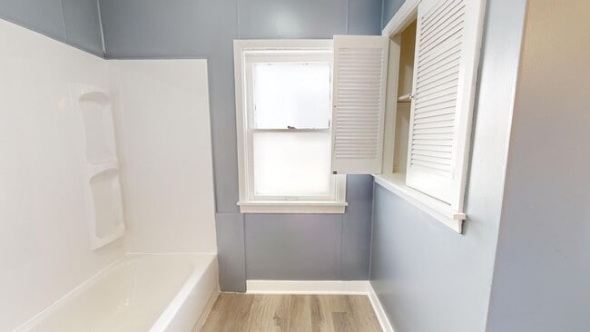 Building Photo - ** AVAILABLE OCTOBER 2025 *** Old Brooklyn...