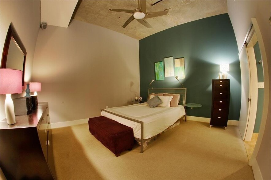 Master Bedroom - 4100 Forest Park Ave