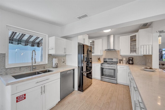 Building Photo - 1300 Mango Isle