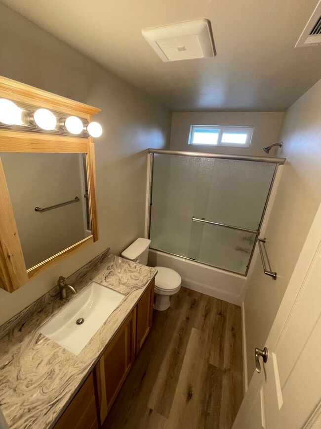 Building Photo - 1122 Chelsea Wy