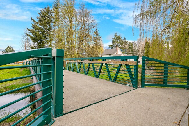 Building Photo - 1517 Hovel Rd