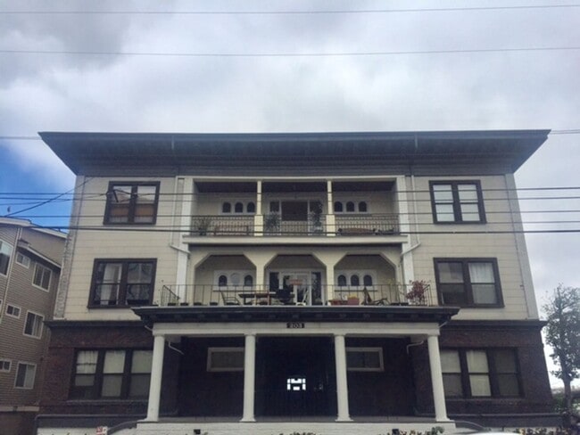 Building Photo - Chardonnay