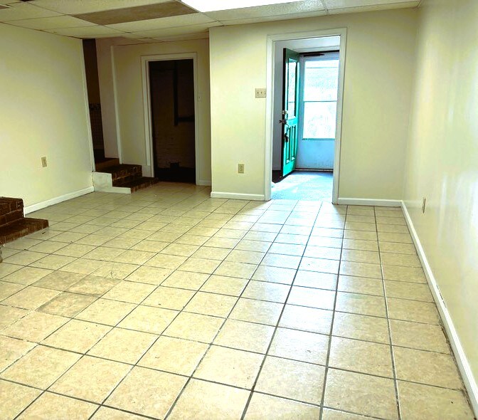 Building Photo - 106 Ruskin Dr
