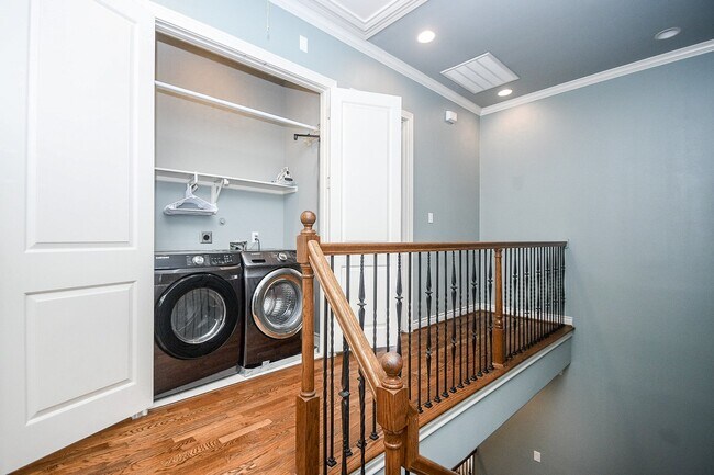 Building Photo - 2222 Hilshire Lake Dr